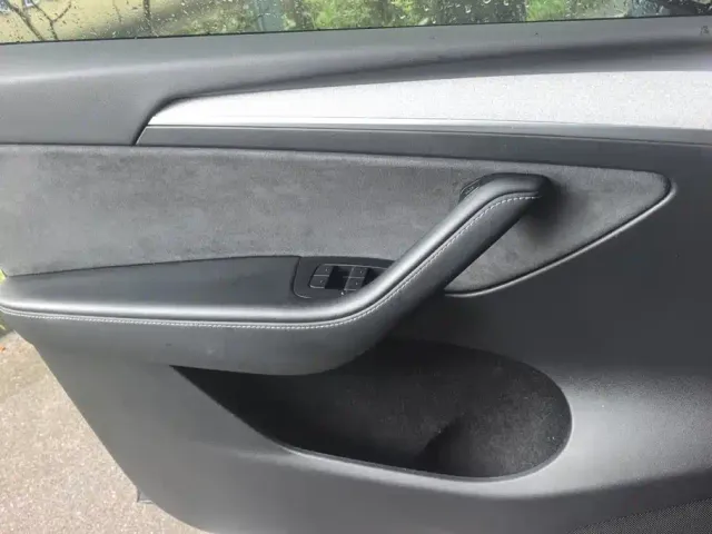 Tesla Model Y — Фото автомобиля 7