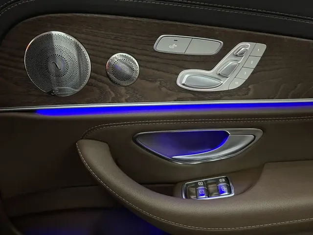 Mercedes-Benz E-Class — Фото автомобиля 21