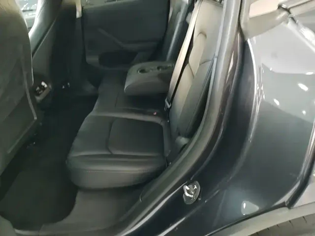 Tesla Model Y — Фото автомобиля 16