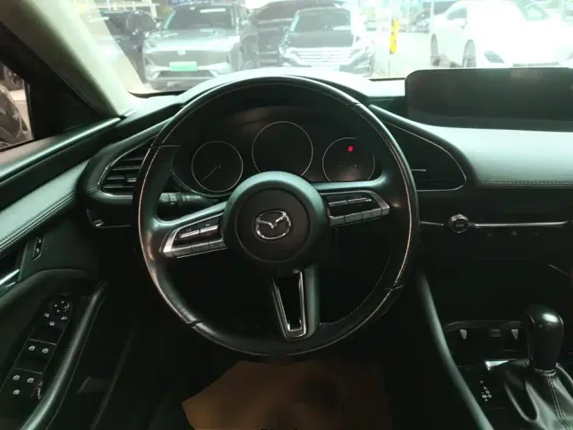 Mazda Axela — Фото автомобиля 6