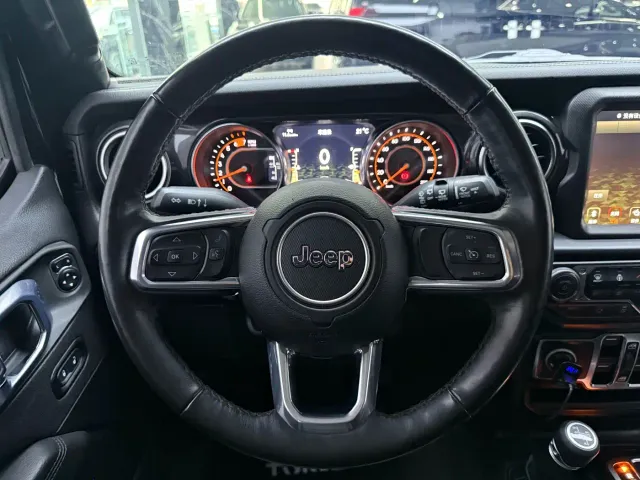 Jeep Wrangler — Фото автомобиля 10