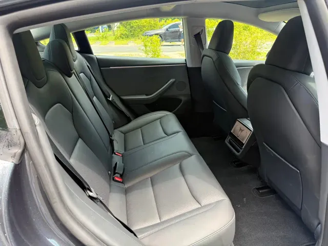 Tesla Model 3 — Фото автомобиля 15