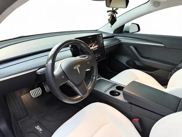 Tesla Model 3 — Фото автомобиля 8