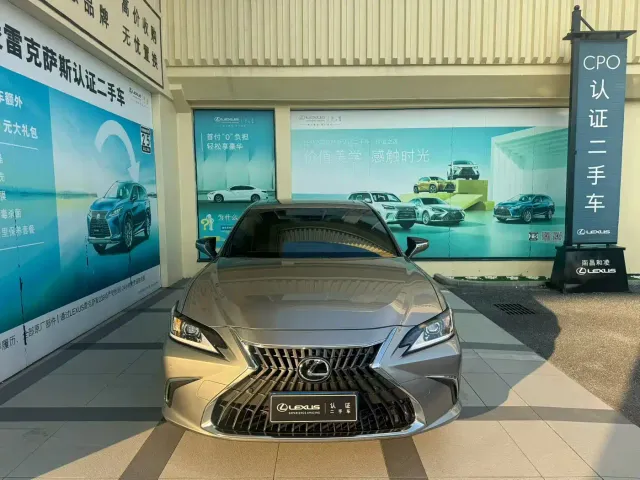 Lexus ES — Фото автомобиля 2