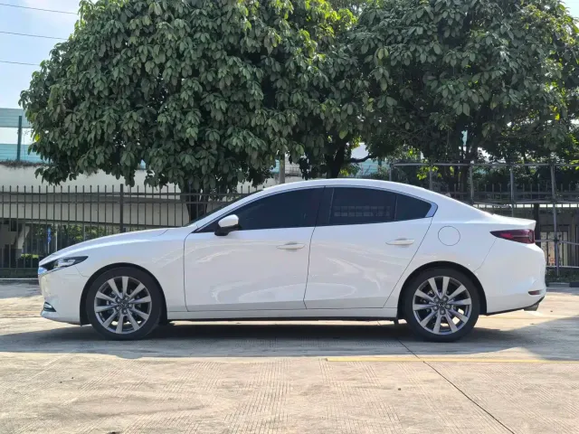 Mazda Axela — Фото автомобиля 7