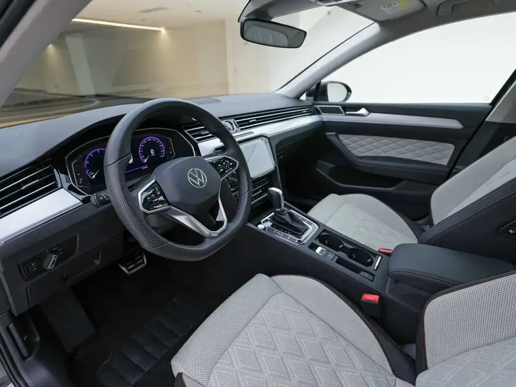 Volkswagen Magotan 2023 Model 2 Million Commemorative Edition 330TSI DSG Luxury — Фото автомобиля 12