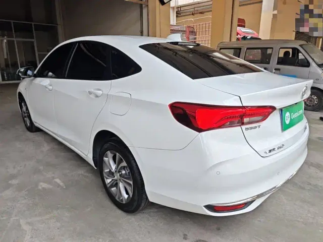 Buick Verano — Фото автомобиля 4