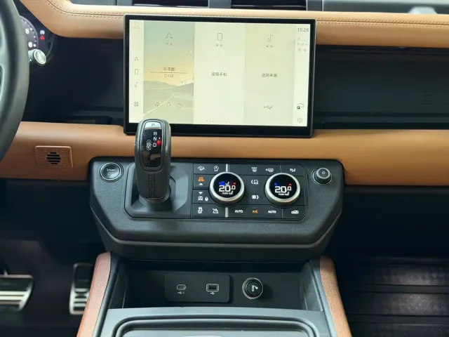 Land Rover Defender — Фото автомобиля 16