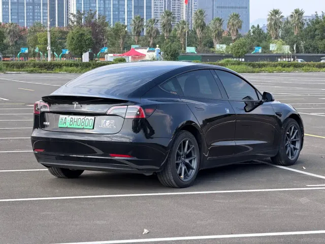 Tesla Model 3 — Фото автомобиля 9