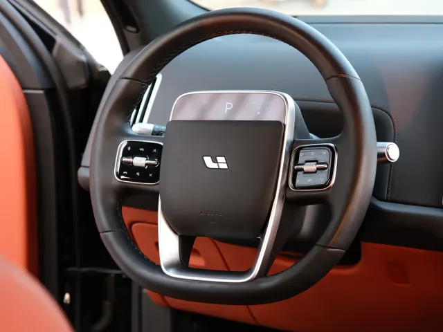 Li Auto L9 — Фото автомобиля 7