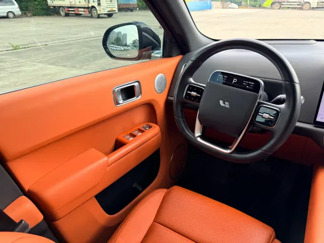 Li Auto L8 — Фото автомобиля 16