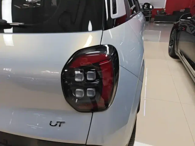 GAC Aion UT — Фото автомобиля 7