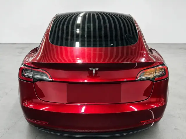 Tesla Model 3 — Фото автомобиля 8