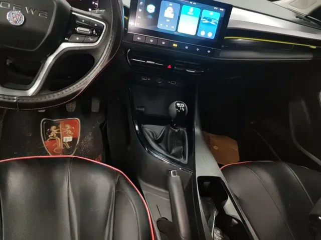 Roewe i5 — Фото автомобиля 13