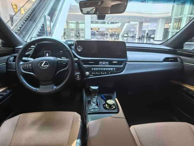 Lexus ES — Фото автомобиля 9
