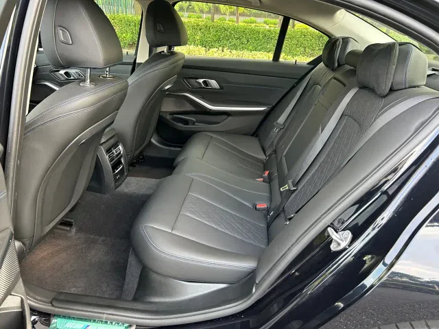 BMW 3 Series — Фото автомобиля 12