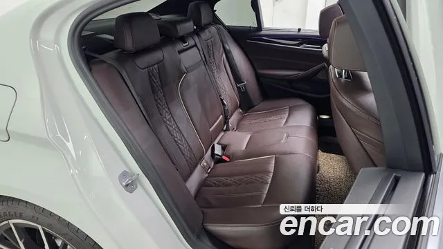 BMW 5 Series G30 — Фото автомобиля 17