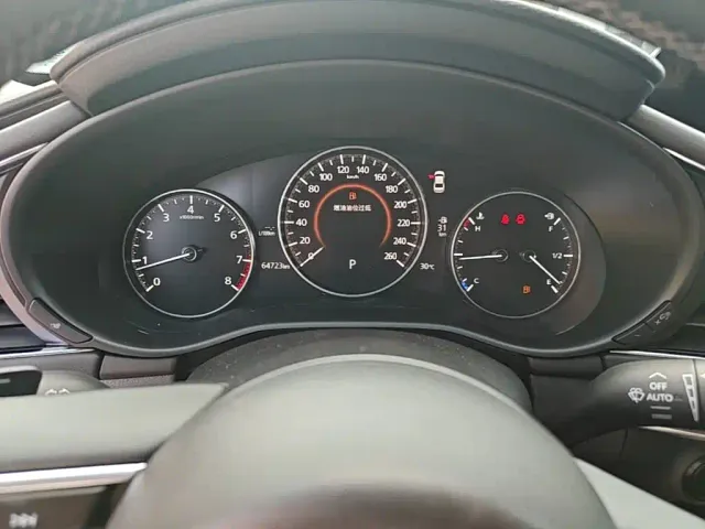Mazda Axela — Фото автомобиля 11
