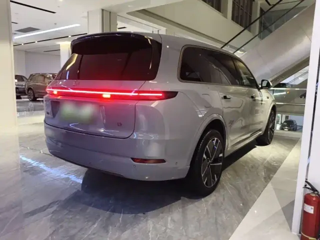 Li Auto L9 — Фото автомобиля 6