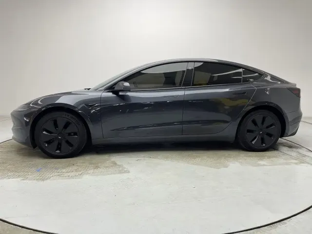 Tesla Model 3 — Фото автомобиля 3