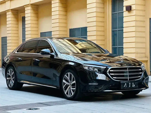 Mercedes-Benz E-Class — Фото автомобиля 3