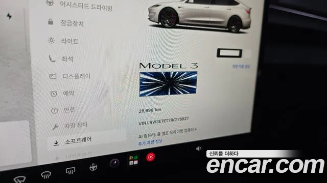 Tesla Model 3 — Фото автомобиля 11