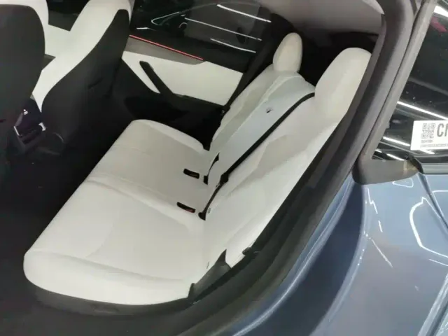 Tesla Model Y — Фото автомобиля 16