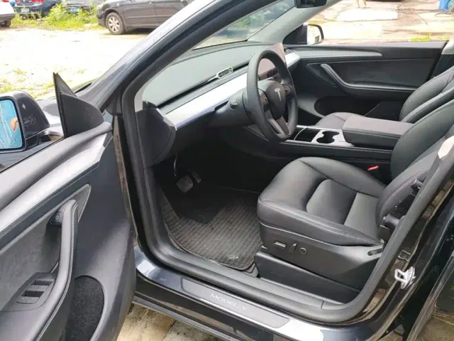 Tesla Model Y — Фото автомобиля 15