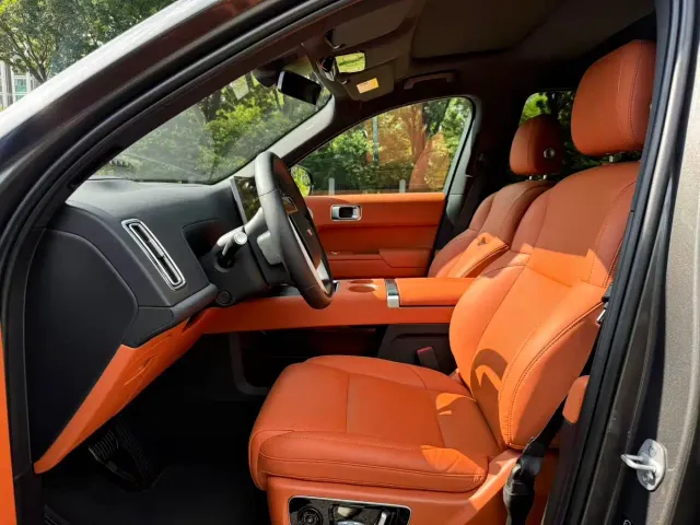 Li Auto L8 — Фото автомобиля 8