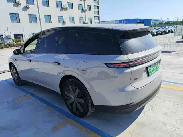 Li Auto i8 — Фото автомобиля 6
