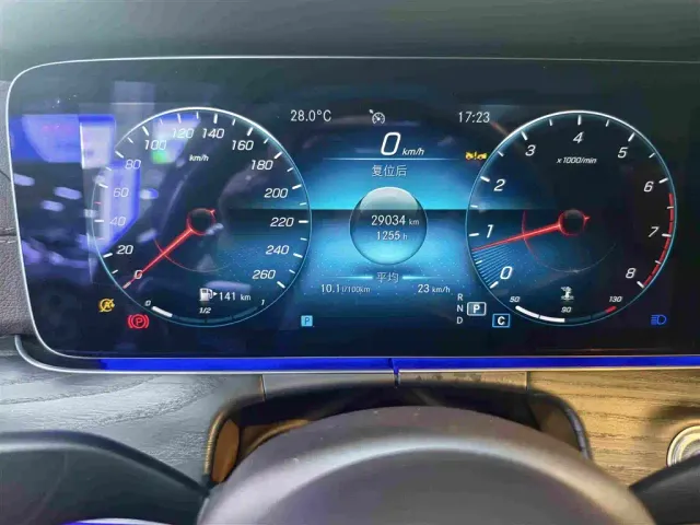 Mercedes-Benz E-Class — Фото автомобиля 14