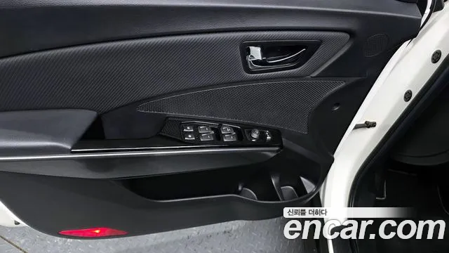 KG_Mobility_Ssangyong TIBOLI Very New Tivoli Бензин 1.5 2WD — Фото автомобиля 24