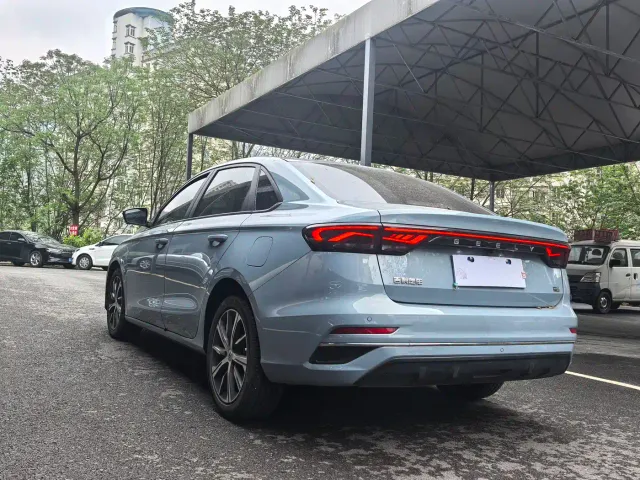 Geely Emgrand — Фото автомобиля 5