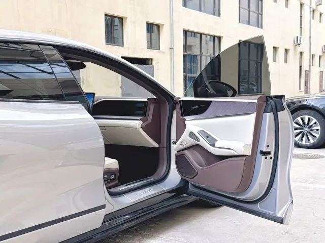 Denza Z9GT — Фото автомобиля 16
