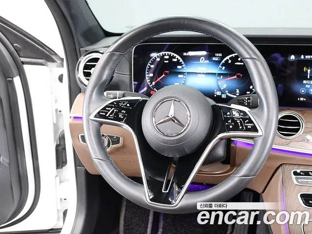 Mercedes-Benz E-Class — Фото автомобиля 14