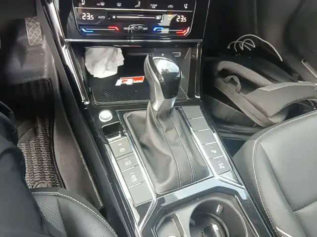Volkswagen Passat — Фото автомобиля 13