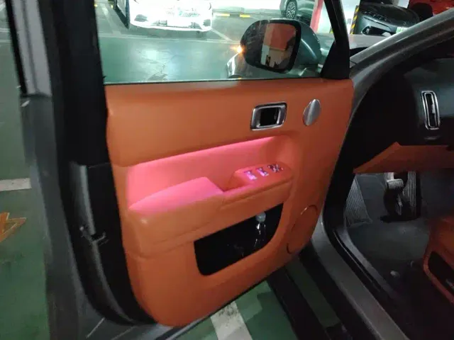 Li Auto L8 — Фото автомобиля 7