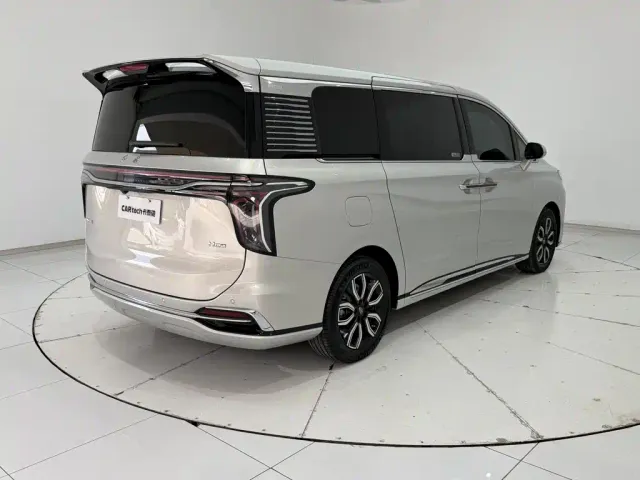 Hongqi HQ9 — Фото автомобиля 27