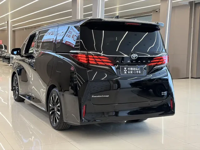 Toyota Alphard — Фото автомобиля 4