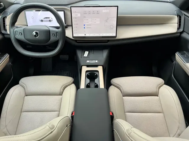 Volvo XC70 Plug-in Hybrid — Фото автомобиля 6