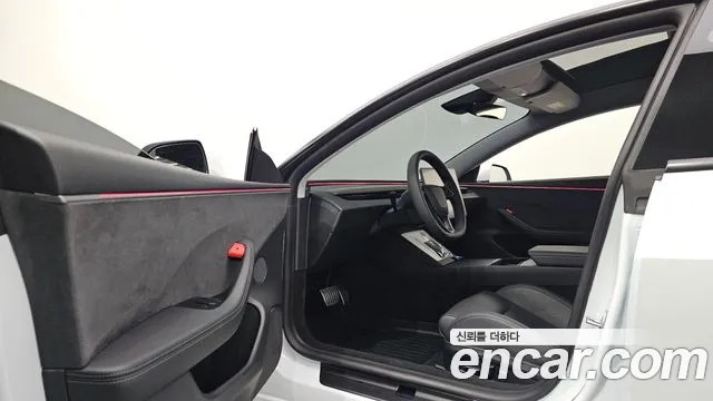 Tesla Model 3 — Фото автомобиля 9