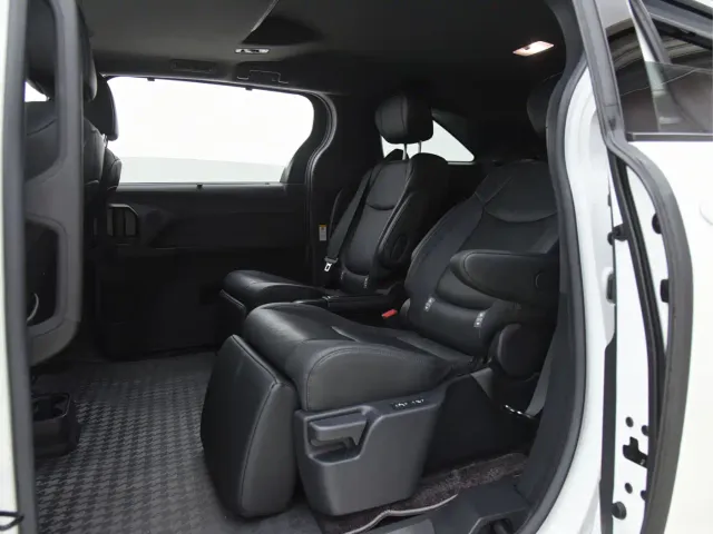Toyota Sienna — Фото автомобиля 5