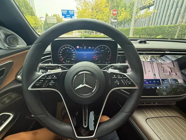 Mercedes-Benz E-Class — Фото автомобиля 7