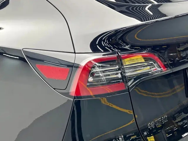 Tesla Model Y — Фото автомобиля 10