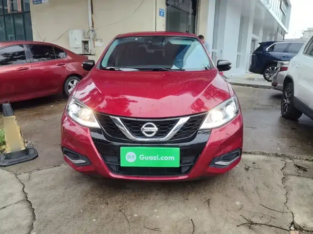 Nissan Tiida — Фото автомобиля 2