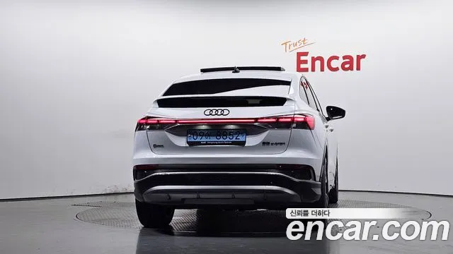 Audi Q4 e-tron — Фото автомобиля 4