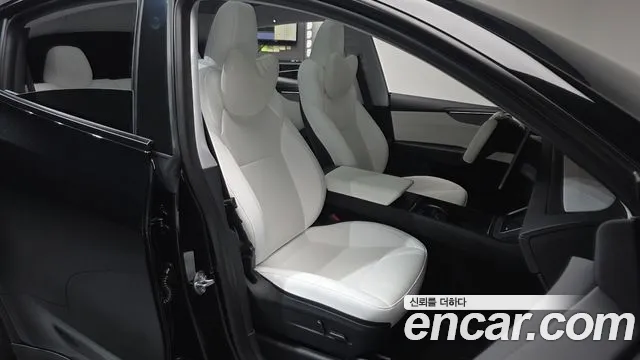 Tesla Model Y — Фото автомобиля 23