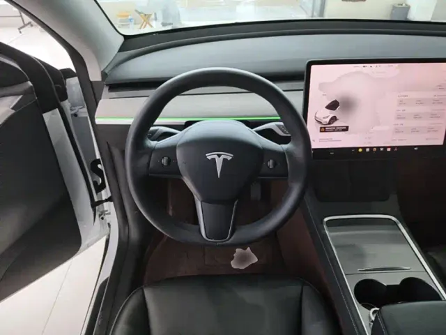 Tesla Model Y — Фото автомобиля 10