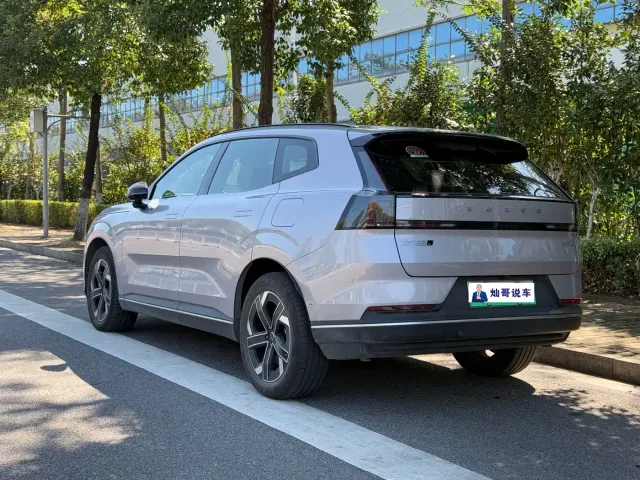 Volvo XC70 Plug-in Hybrid — Фото автомобиля 10