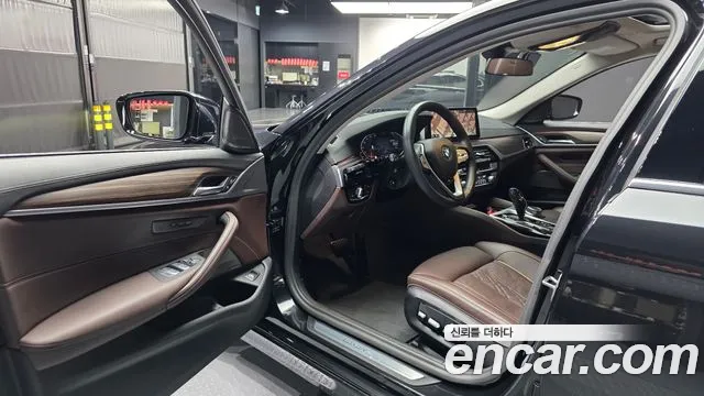 BMW 5 Series G30 — Фото автомобиля 10